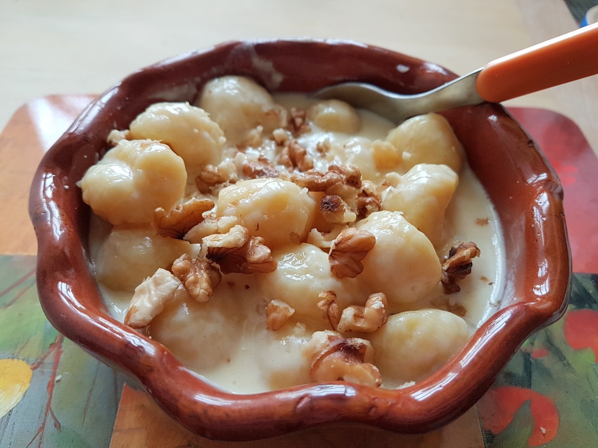 Gnocchi alla bava in a bowl.