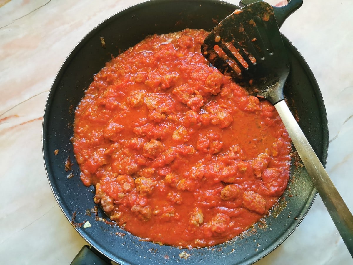 Ready sausage ragu in skillet.