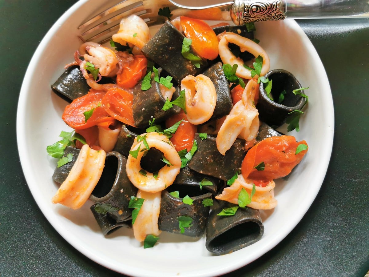 La Calamarata (pasta with calamari) in a bowl.