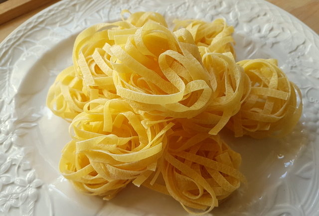 nidos de tagliatelle secos