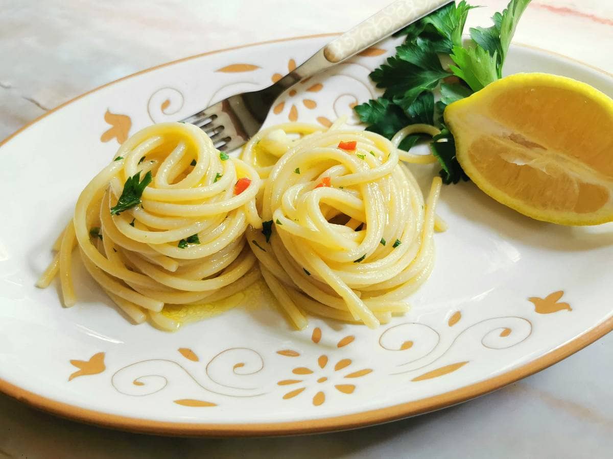 Spaghetti alla Colatura with a lemon.